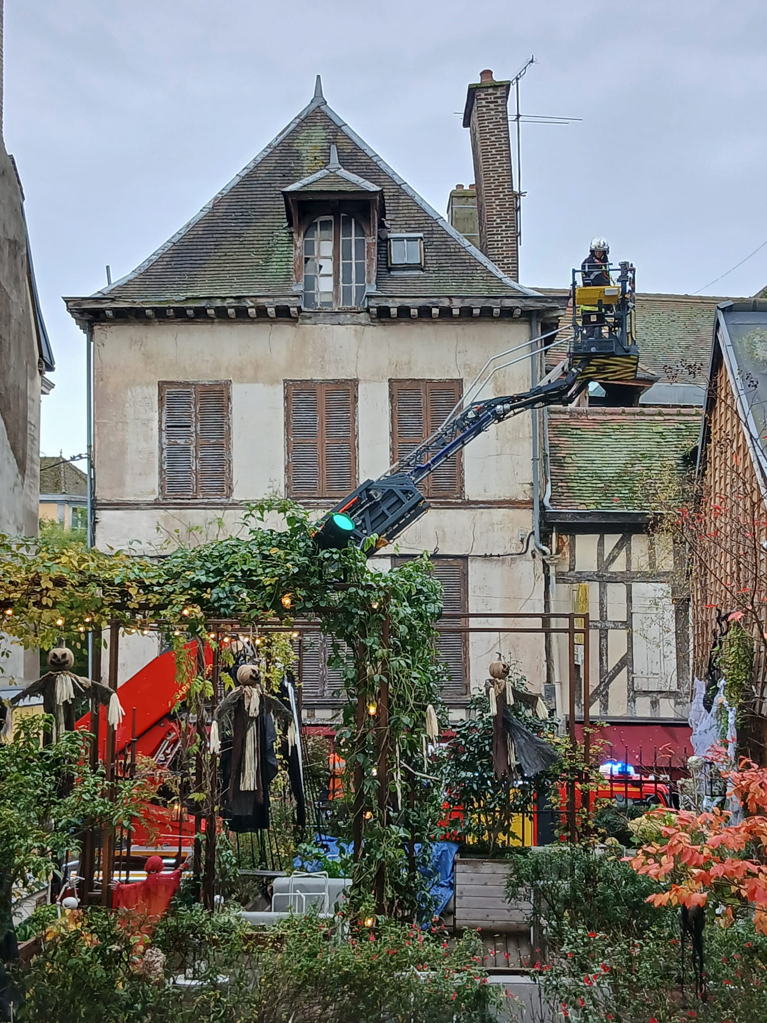 WhatsApp Image 2025-10-27 at 12.20.10 (1)